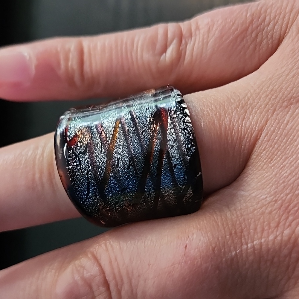 Elegant Glass Statement Ring - Picture 5 of 6